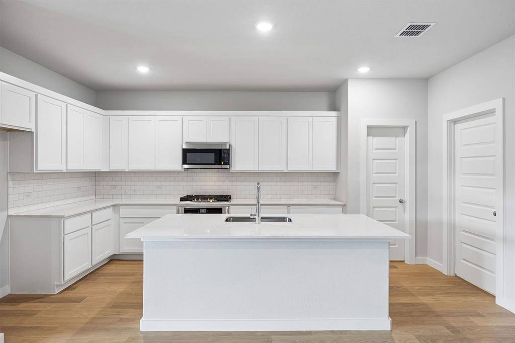 2102 Rowan Drive, Gunter, TX 75058