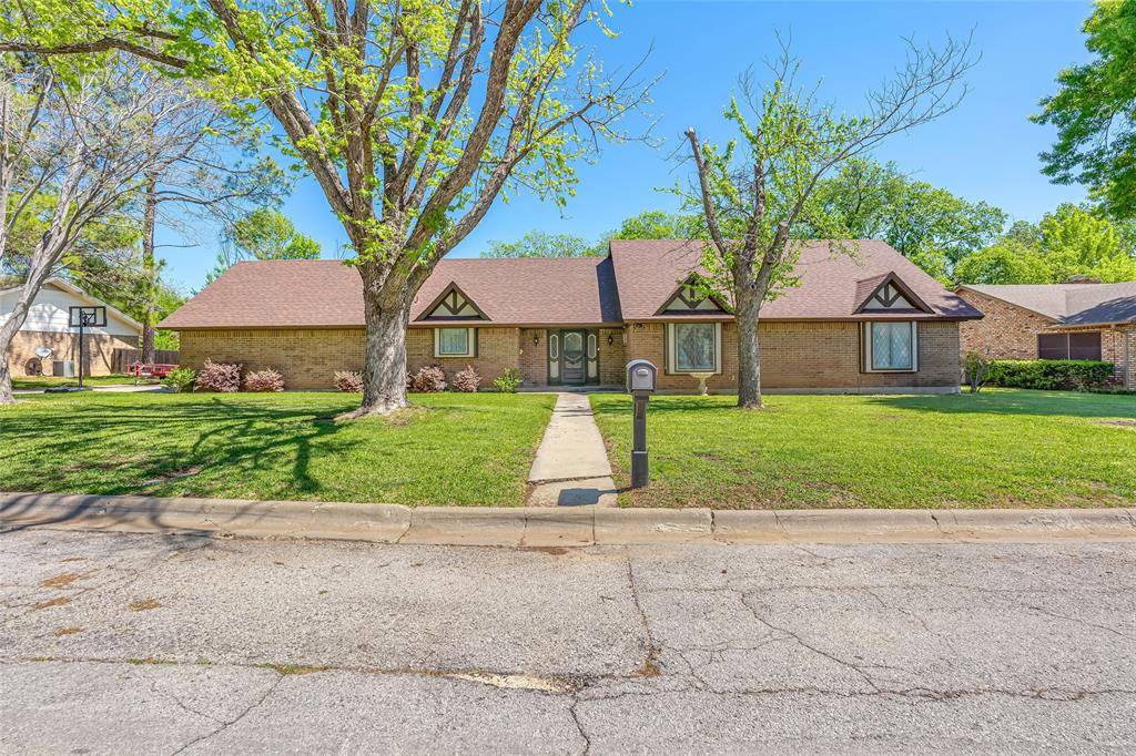 2015 Edgewood Drive, Bridgeport, TX 76426