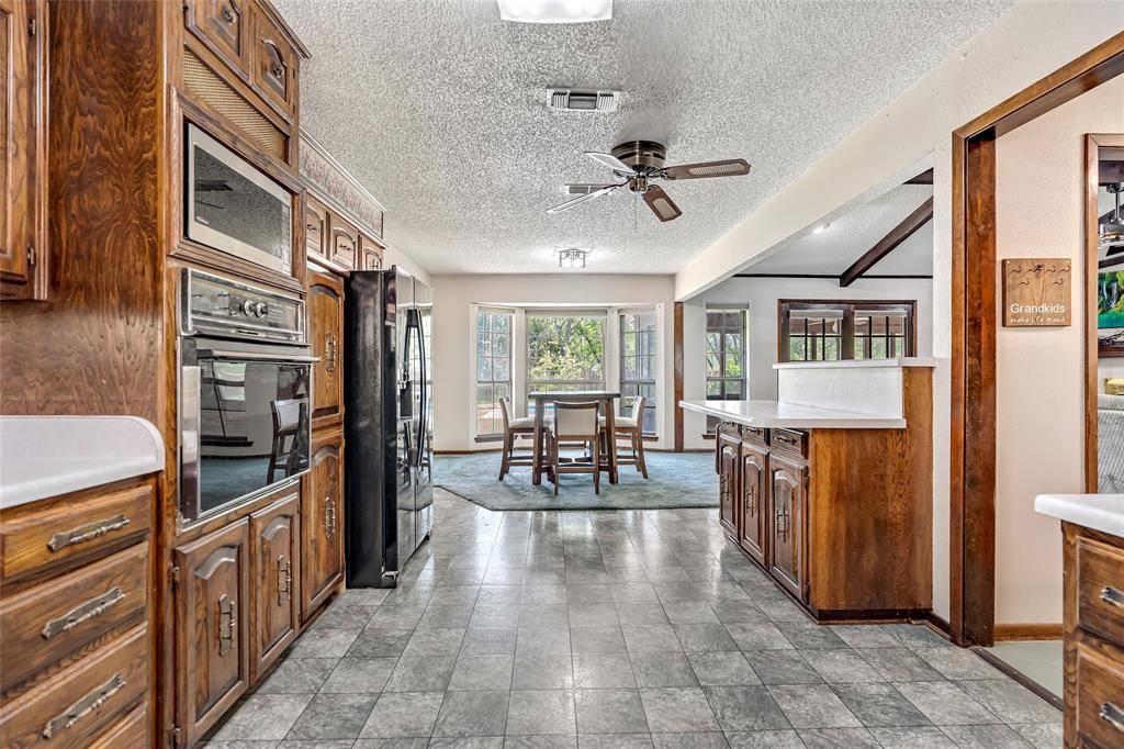 2015 Edgewood Drive, Bridgeport, TX 76426