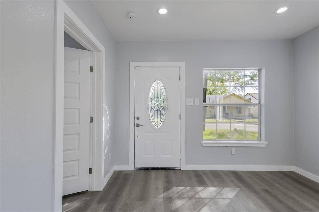 1507 N Preston Street, Ennis, TX 75119