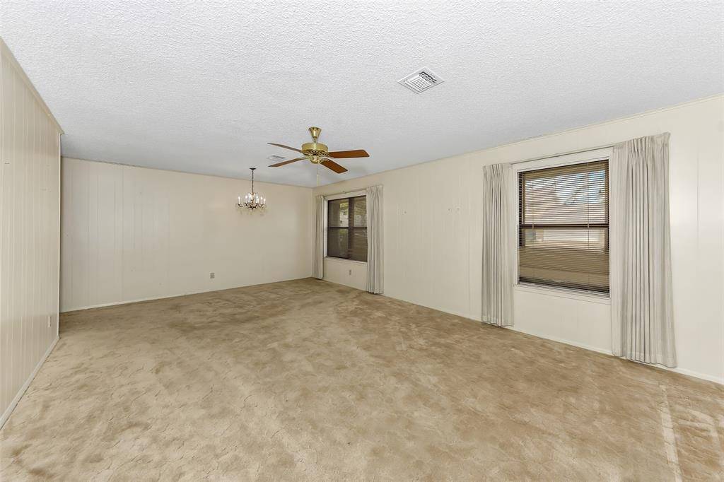 810 Hilltop Drive, Weatherford, TX 76086