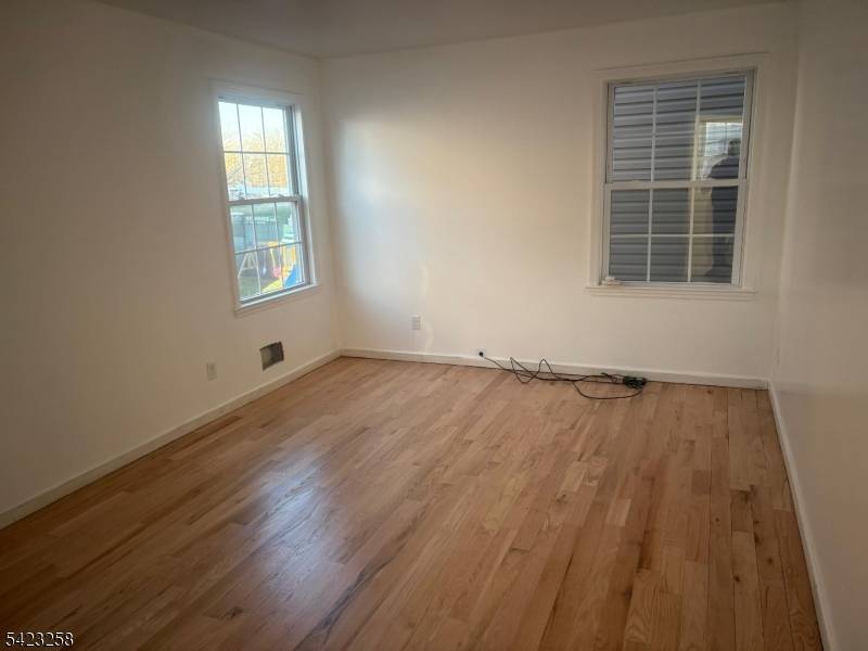 1019 E Grand St, Elizabeth City, NJ 07201