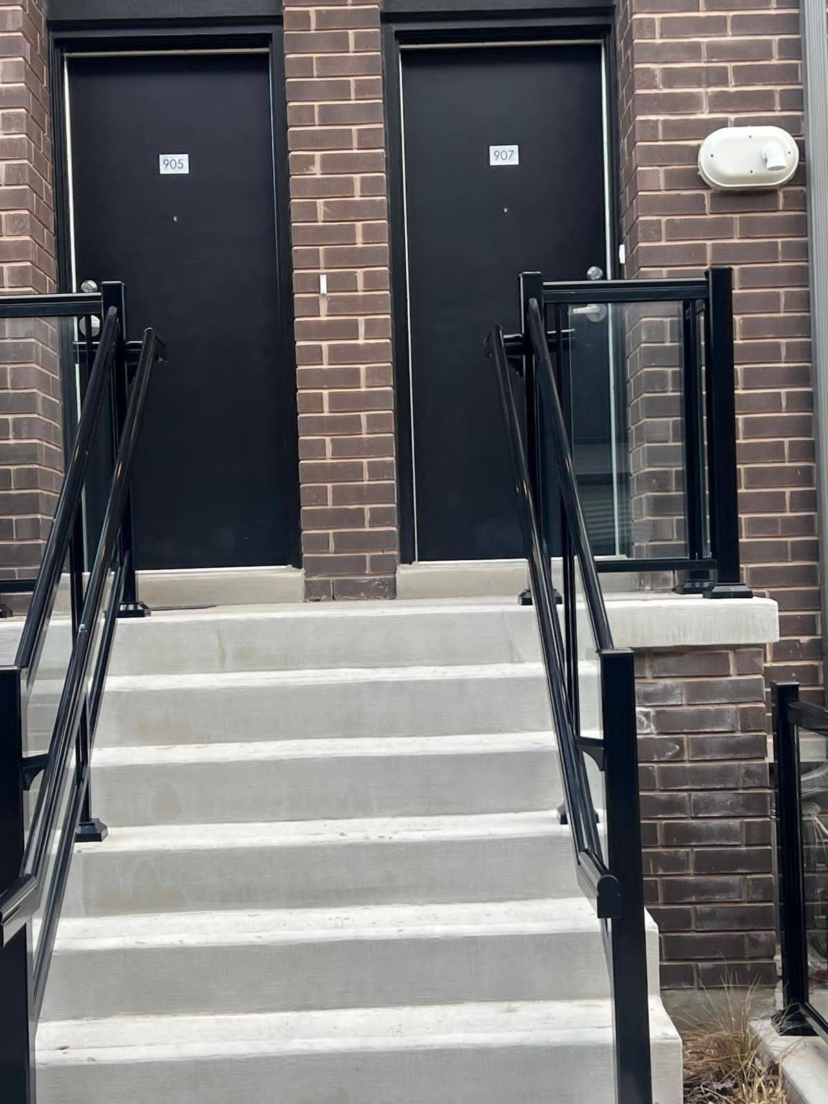 1695 DERSAN ST S #907, Pickering, ON L1X 0S9