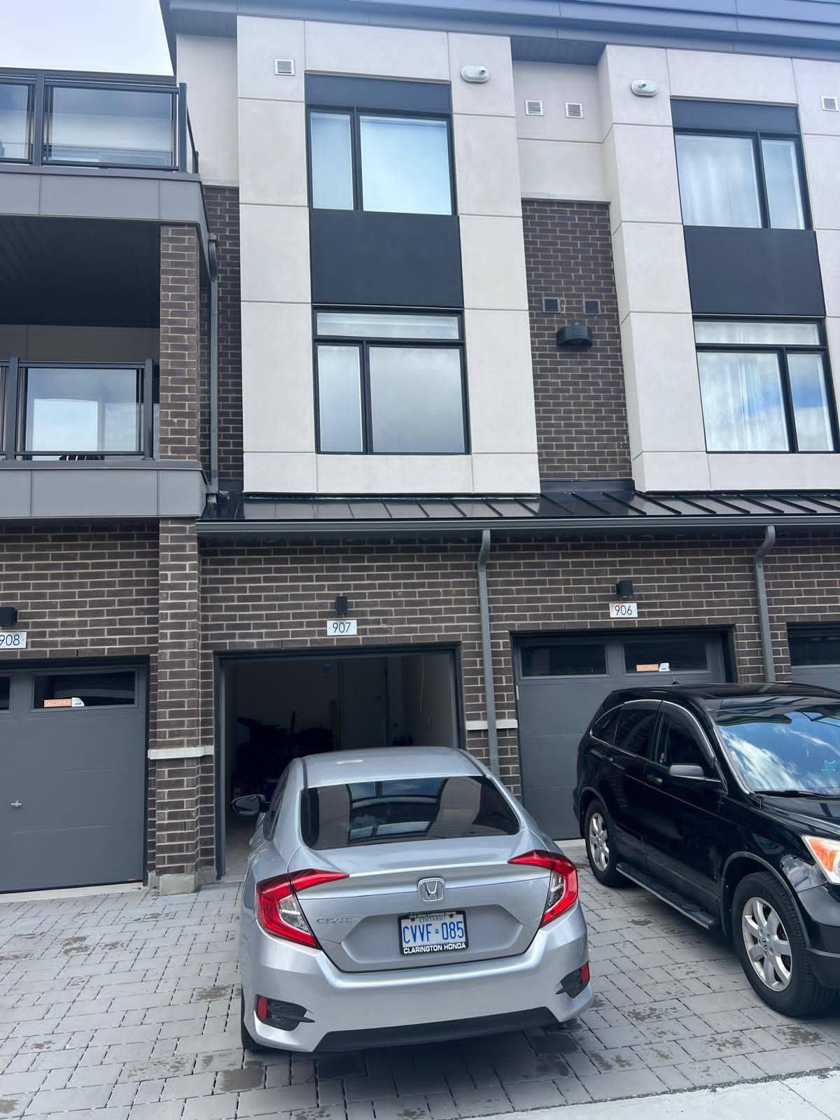 1695 DERSAN ST S #907, Pickering, ON L1X 0S9