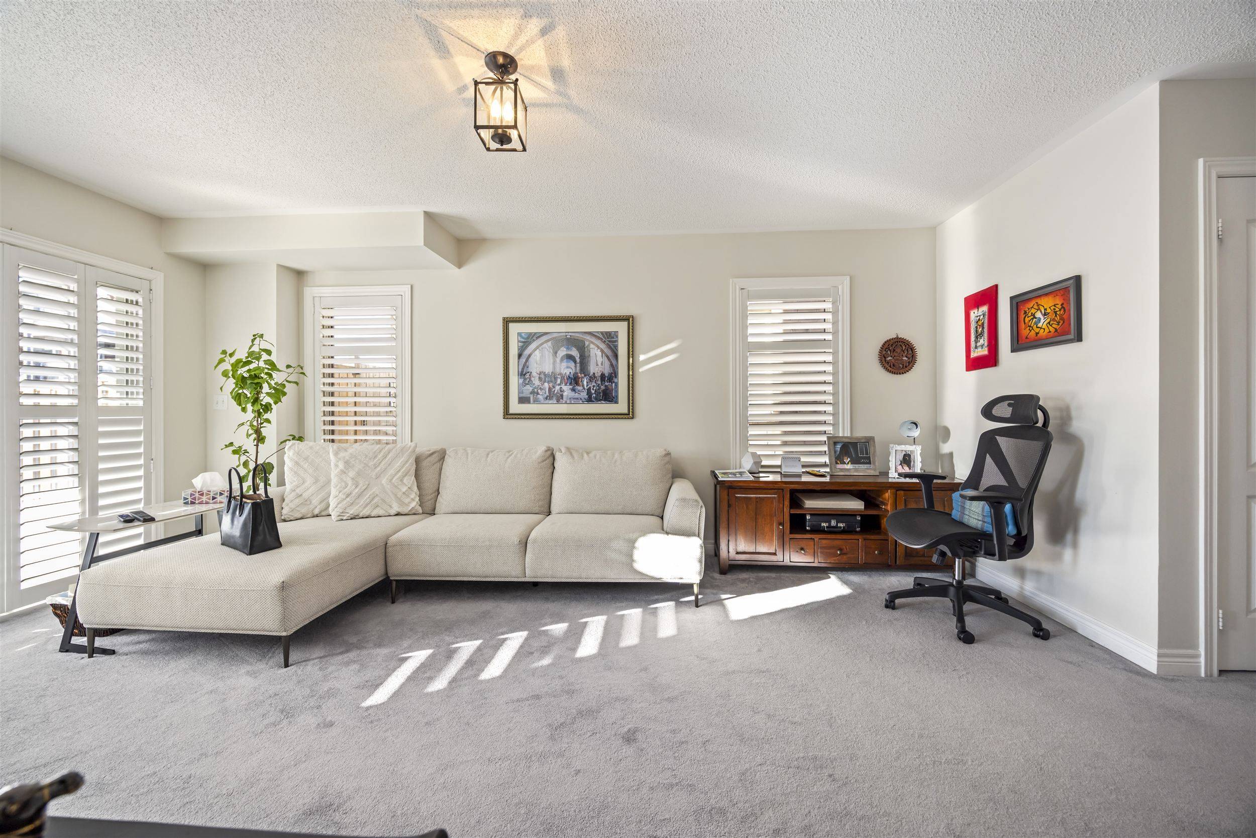 1721 Carousel DR, Pickering, ON L1X 0C1