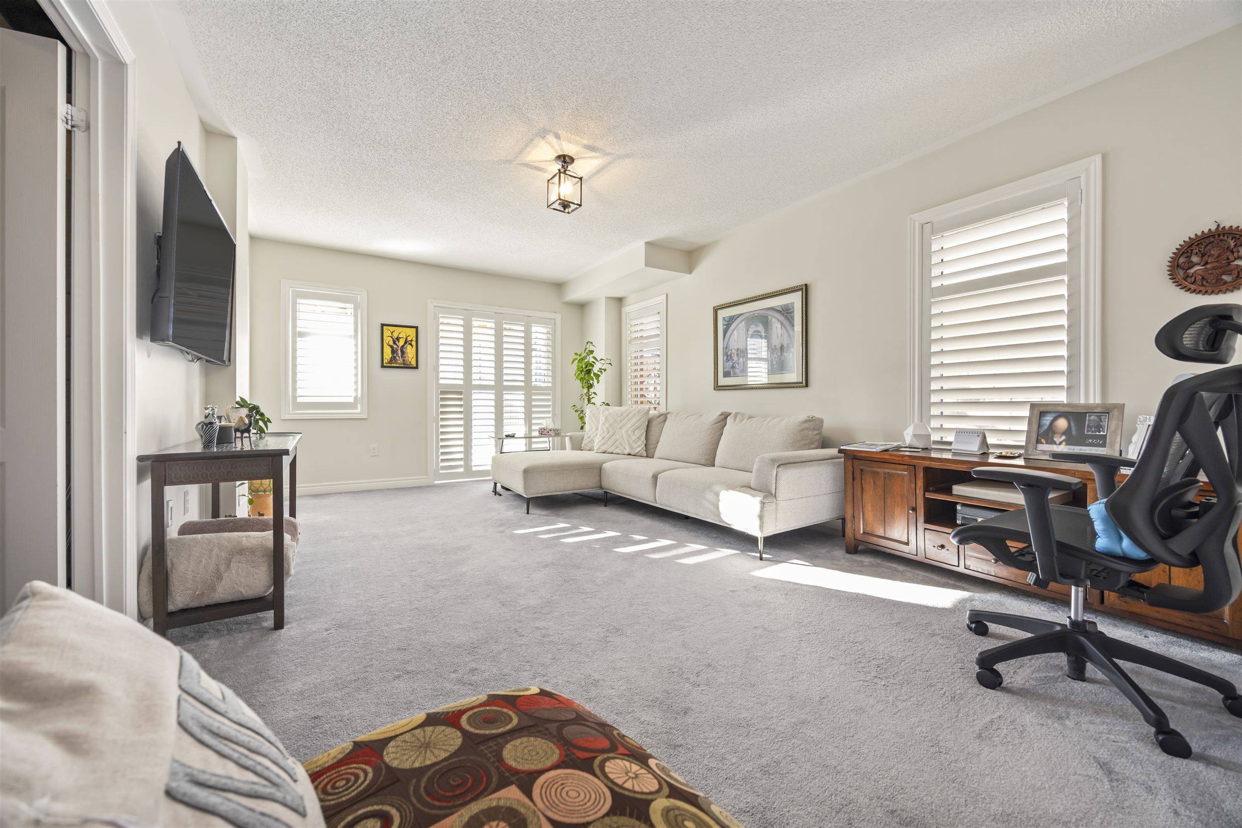 1721 Carousel DR, Pickering, ON L1X 0C1