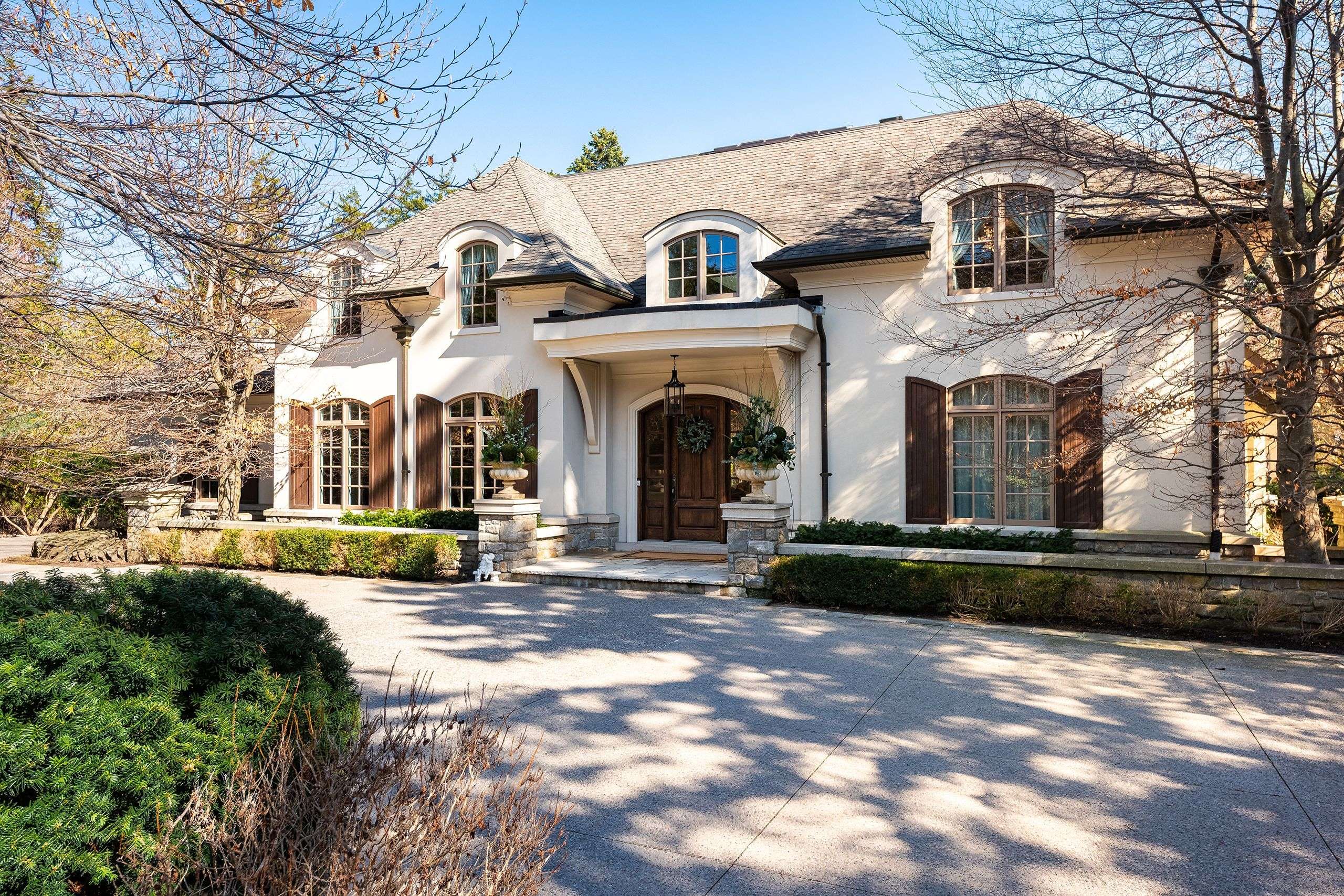 2096 Lakeshore RD E, Oakville, ON L6J 1M3