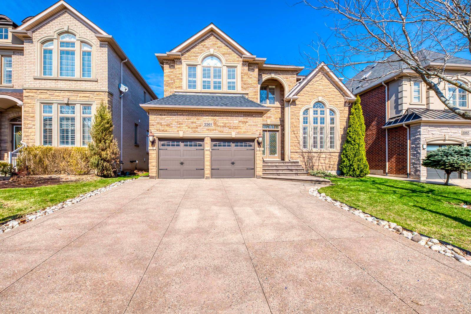 2361 Rideau DR, Oakville, ON L6H 7J8