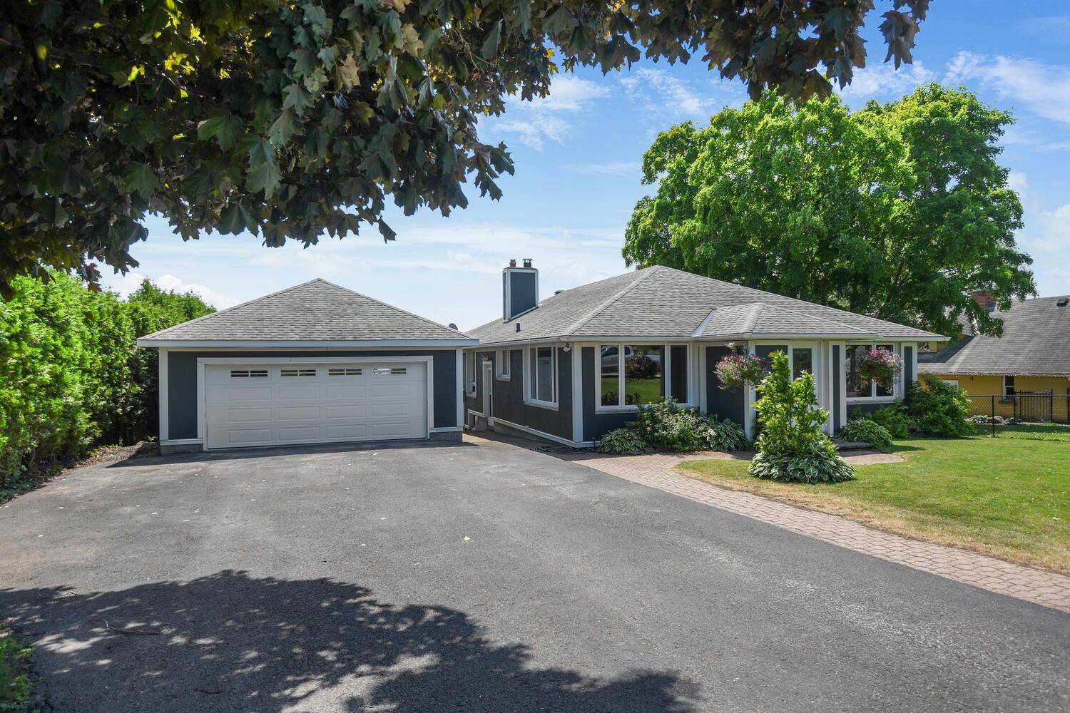 1643 County Road 2 RD, Augusta, ON K0E 1T0