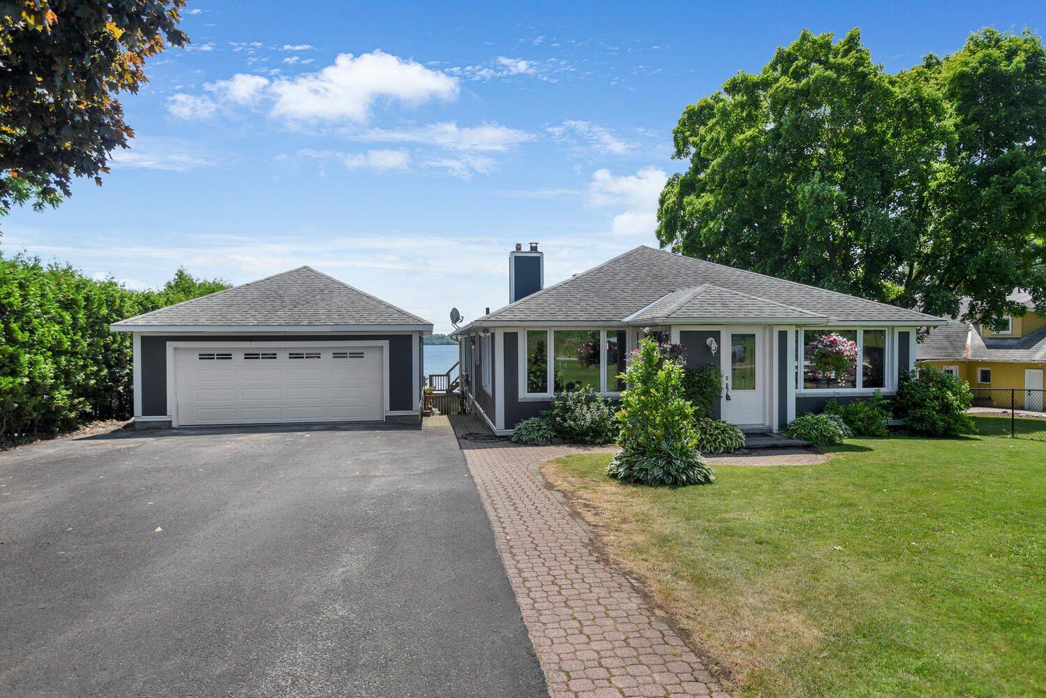 1643 County Road 2 RD, Augusta, ON K0E 1T0