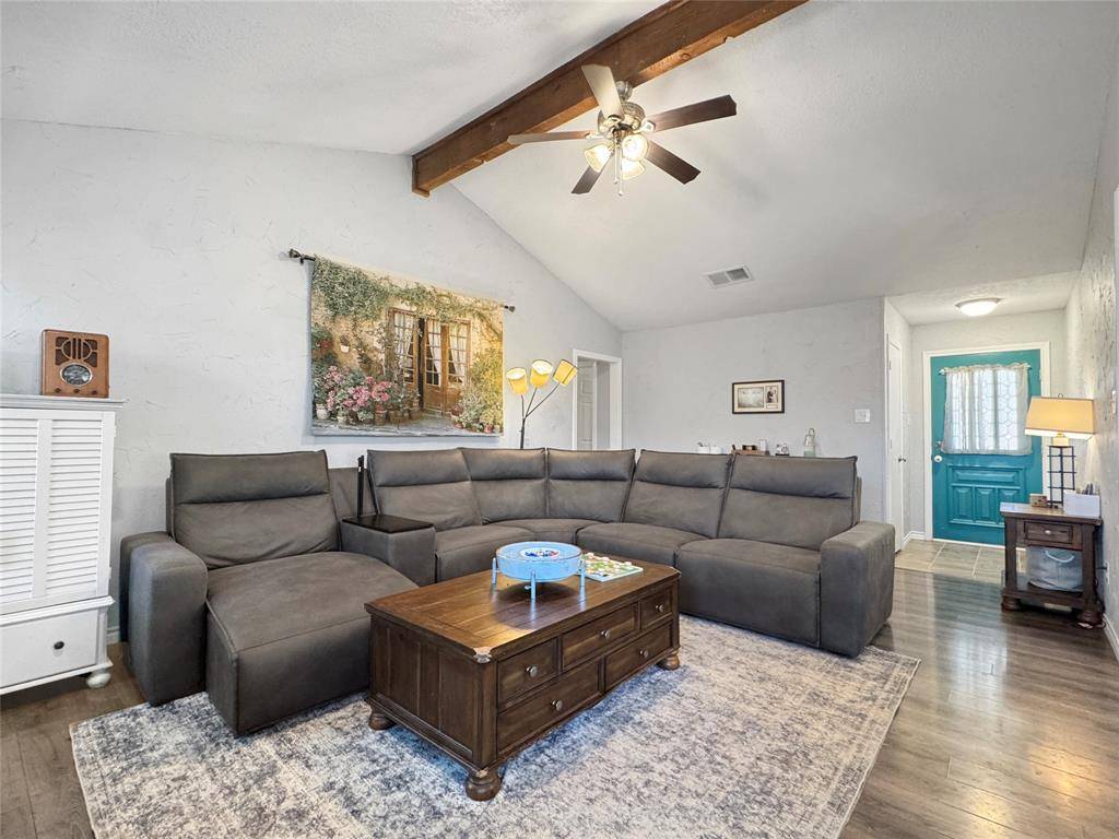 5216 Stagetrail Drive, Arlington, TX 76017