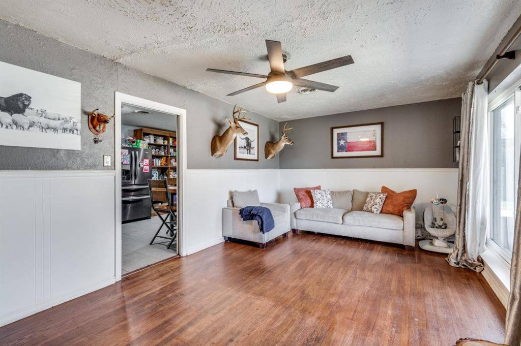 2206 Cloverdale Street, Arlington, TX 76010