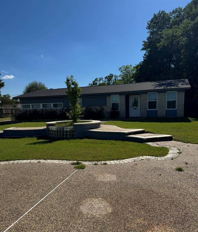 1527 S Main Street, Lindale, TX 75771