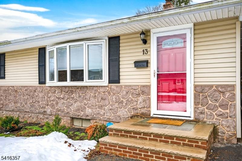 13 Yates Dr, East Brunswick Twp., NJ 08816