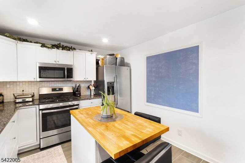 60 Searing St, Dover Town, NJ 07801