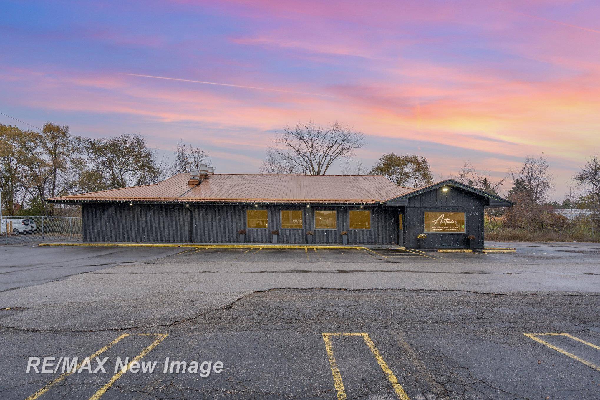 1716 W WACKERLY ST, Midland, MI 48640