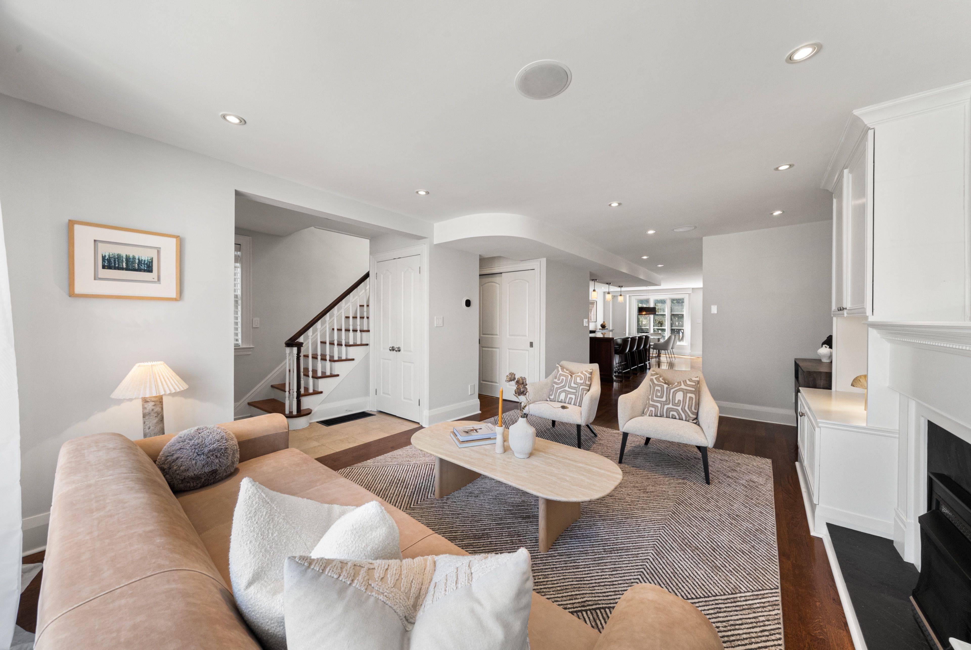 208 Hanna RD, Toronto C11, ON M4G 3P1