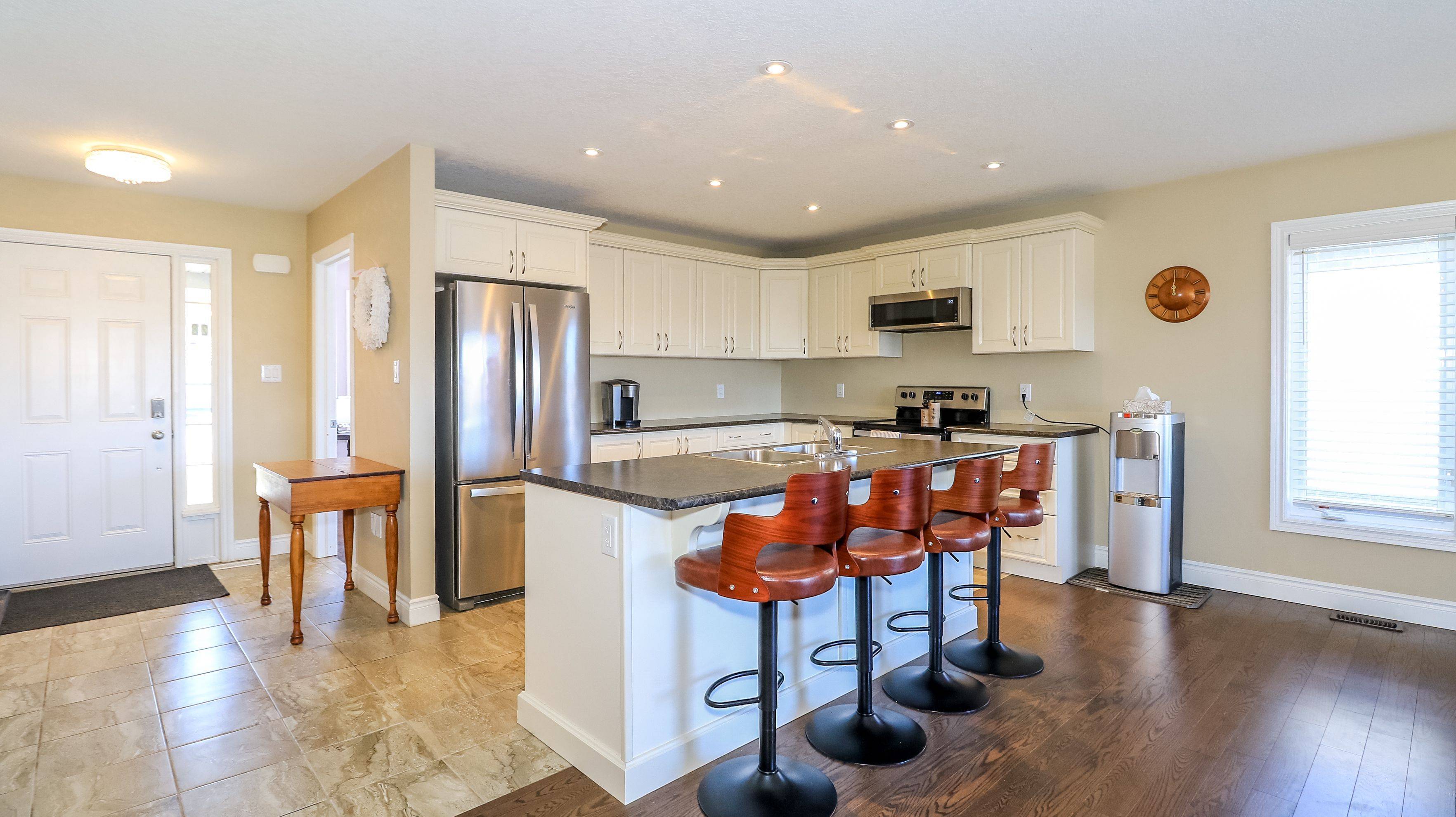 28 Hunter AVE, Tay, ON L0K 2A0