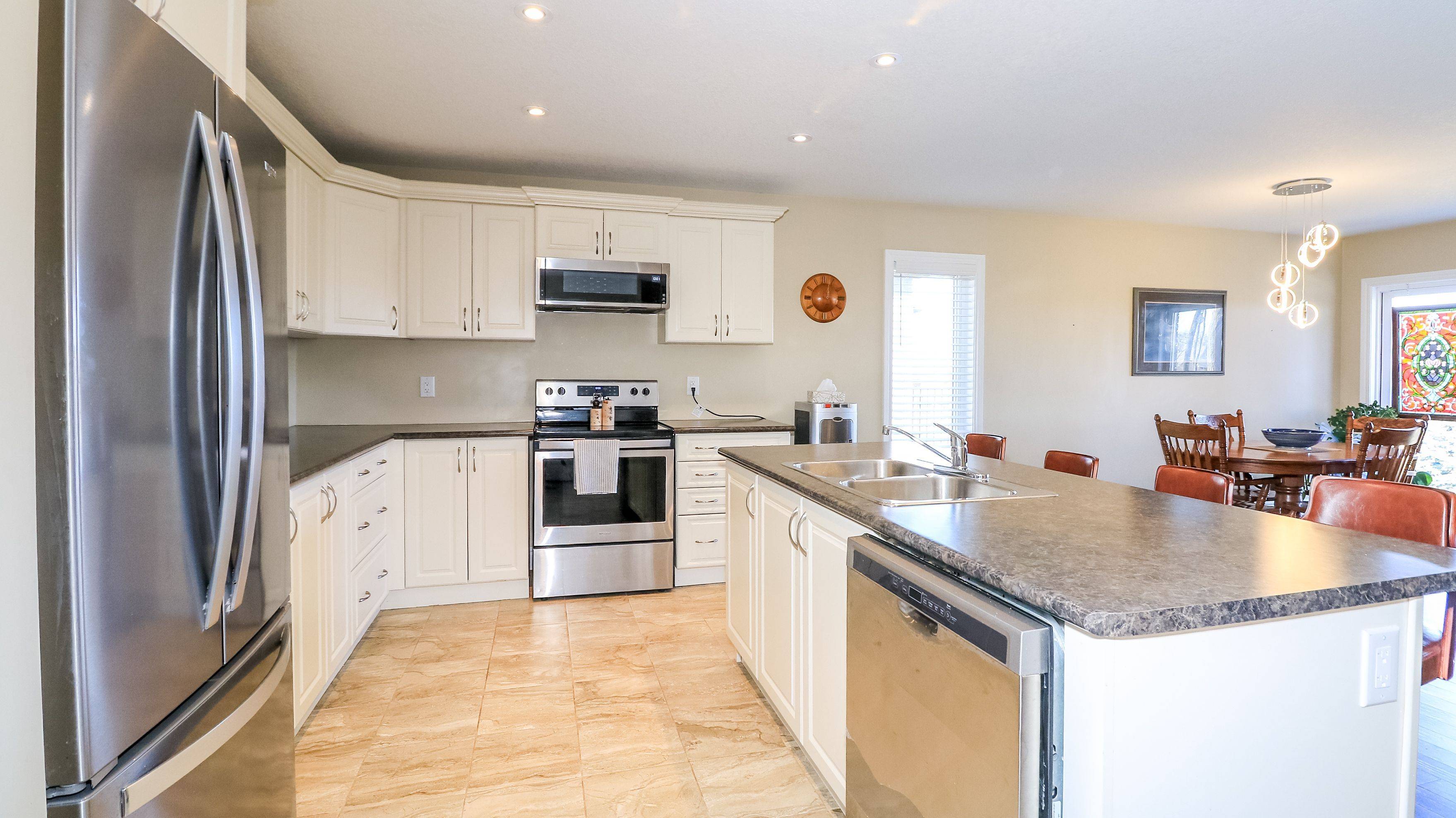 28 Hunter AVE, Tay, ON L0K 2A0