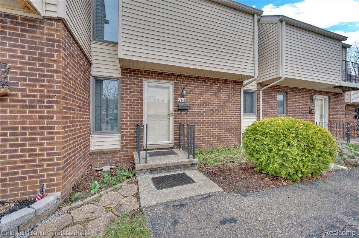 2148 Village West DR S, Lapeer, MI 48446