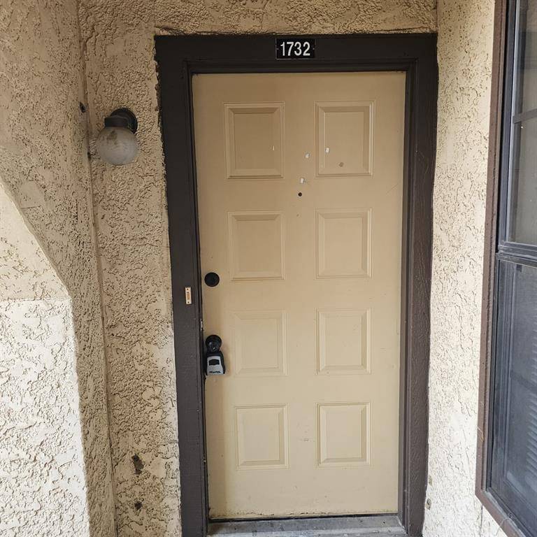 1732 Crest Point Drive, Arlington, TX 76012