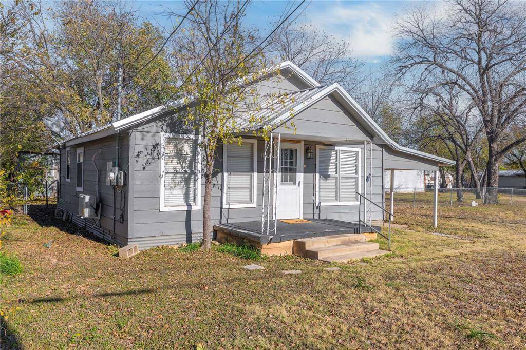 1112 W Baker Street, Brownwood, TX 76801