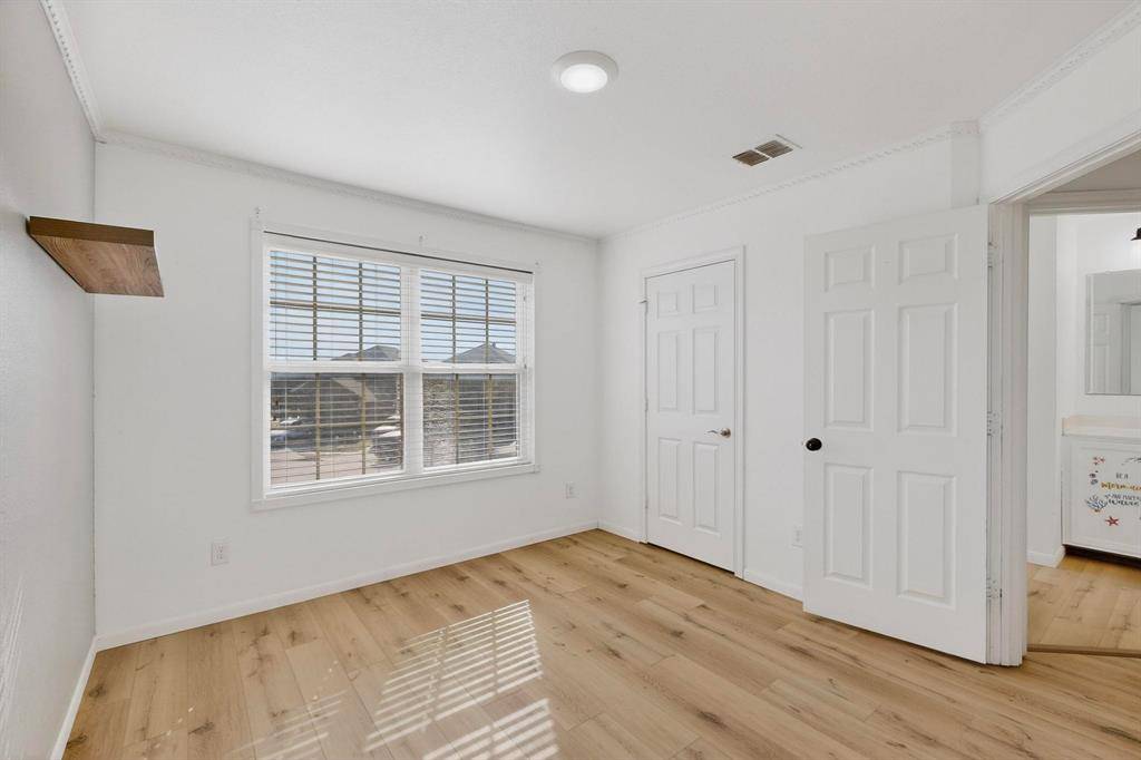 5512 Grenada Drive, Fort Worth, TX 76119