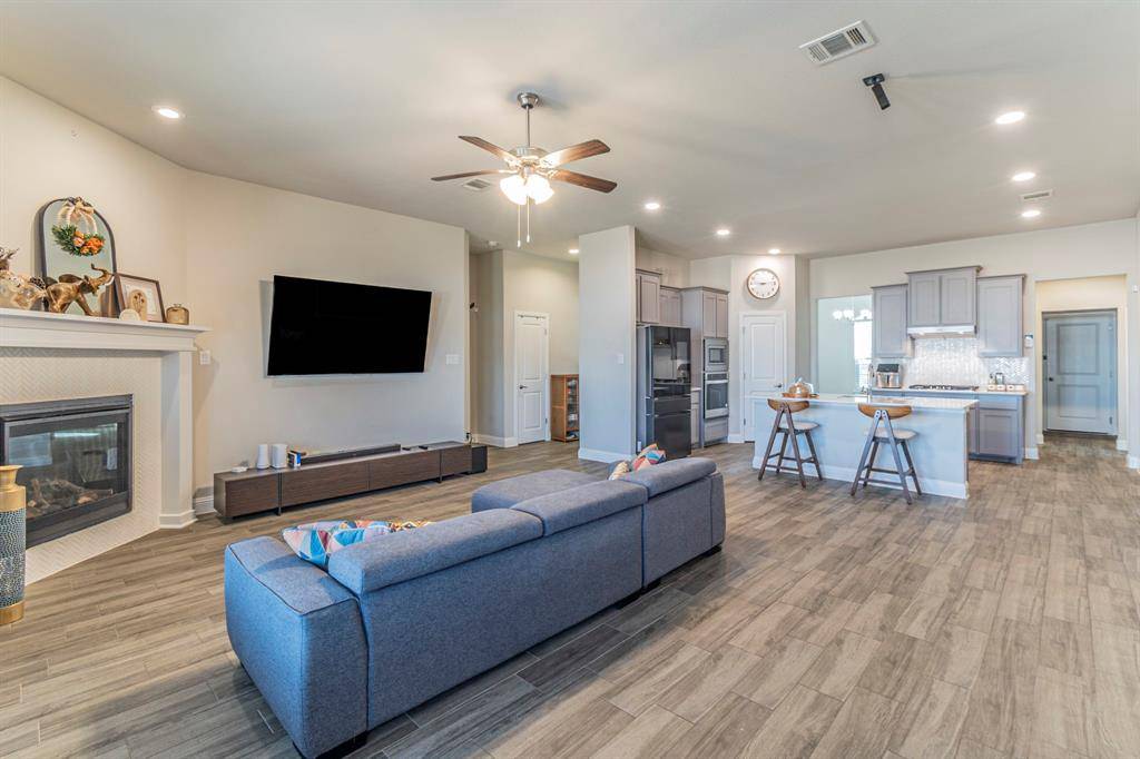 10638 Cherry Tree Way, Grand Prairie, TX 76065