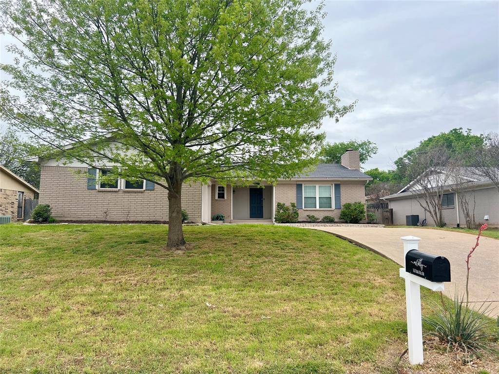 1617 Edge Hill Road, Benbrook, TX 76126