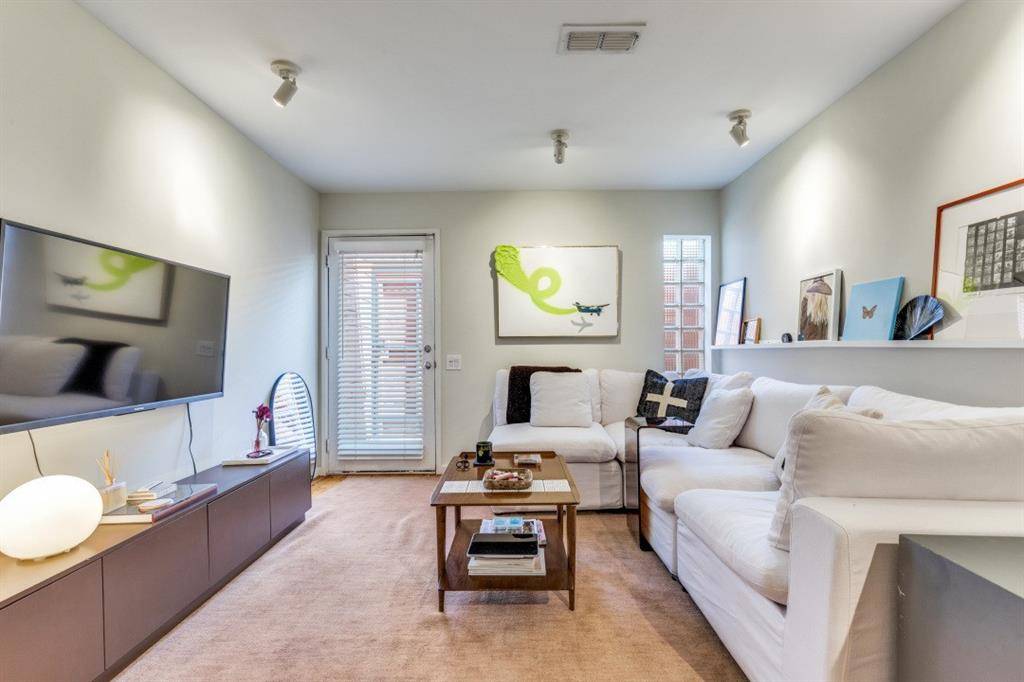 4242 Buena Vista Street #16, Dallas, TX 75205