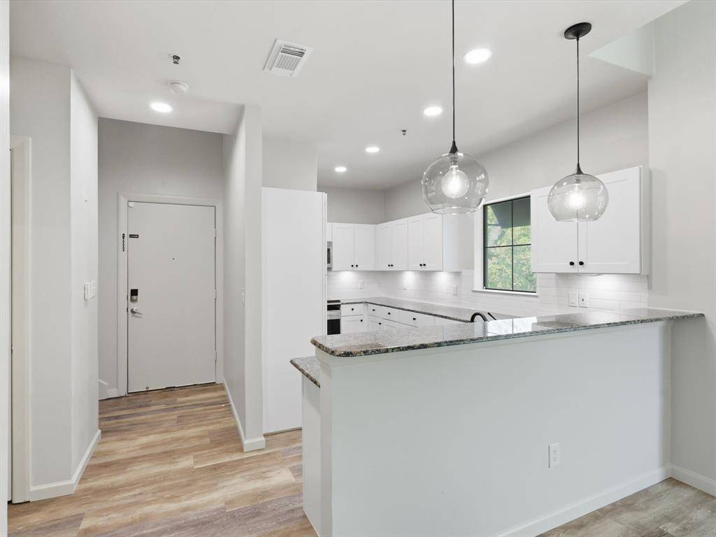 4122 Avondale Avenue #204, Dallas, TX 75219