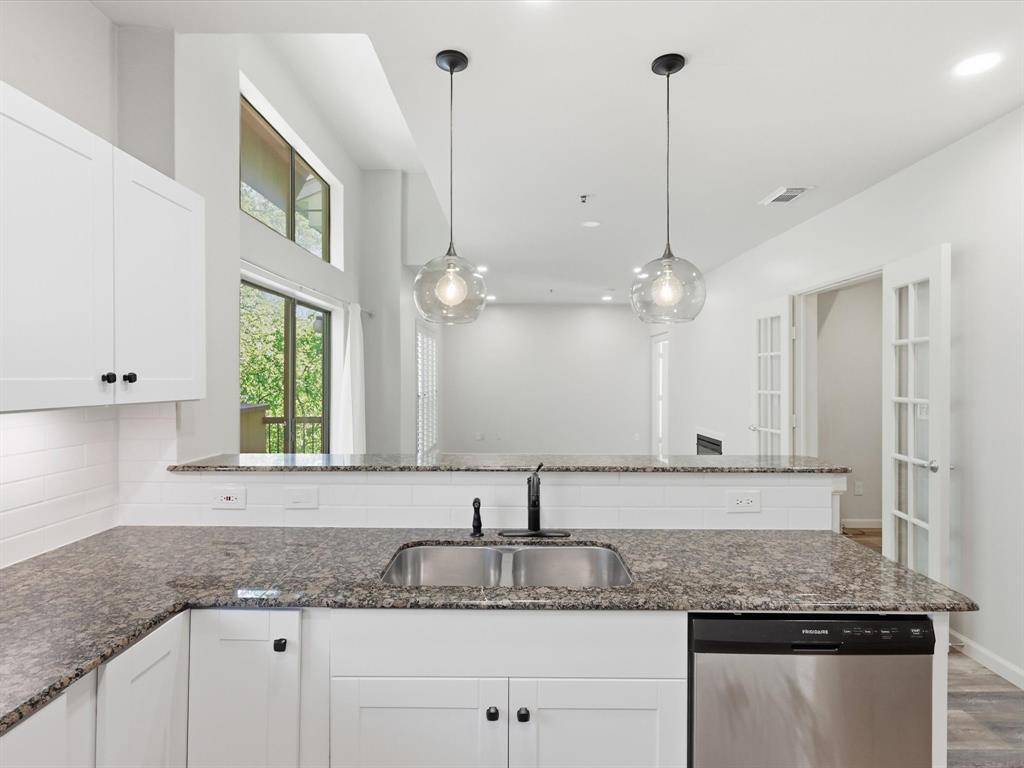 4122 Avondale Avenue #204, Dallas, TX 75219