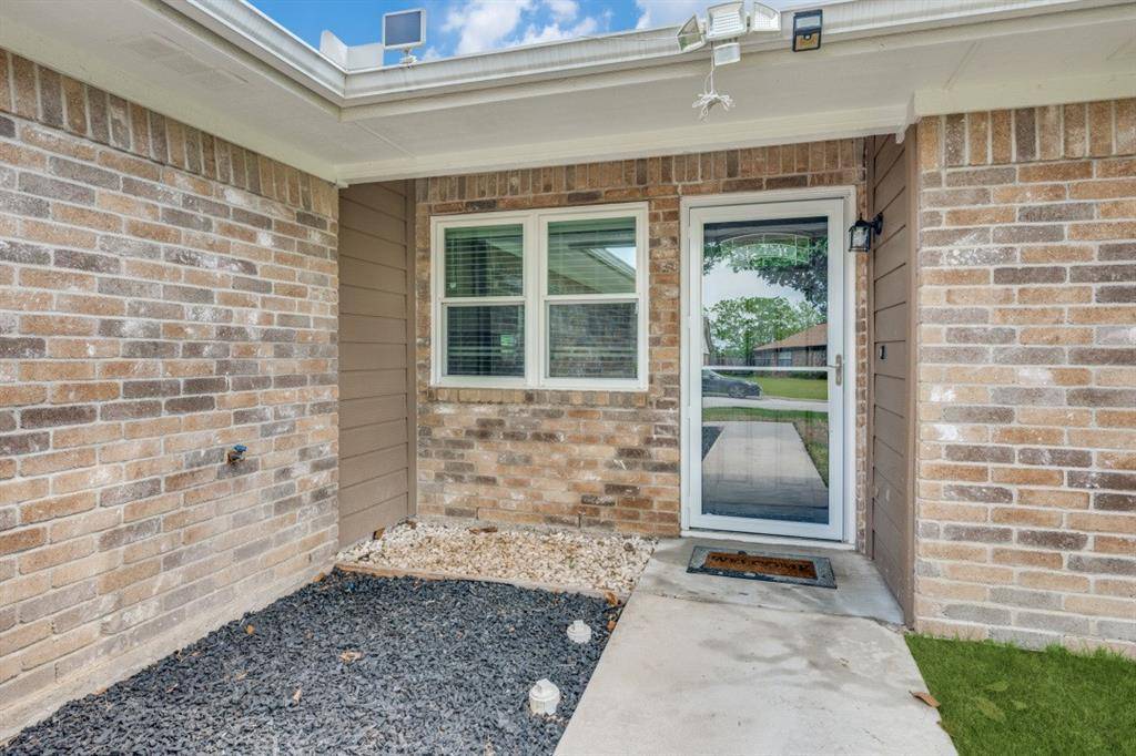 6207 Patriotic Court, Arlington, TX 76002