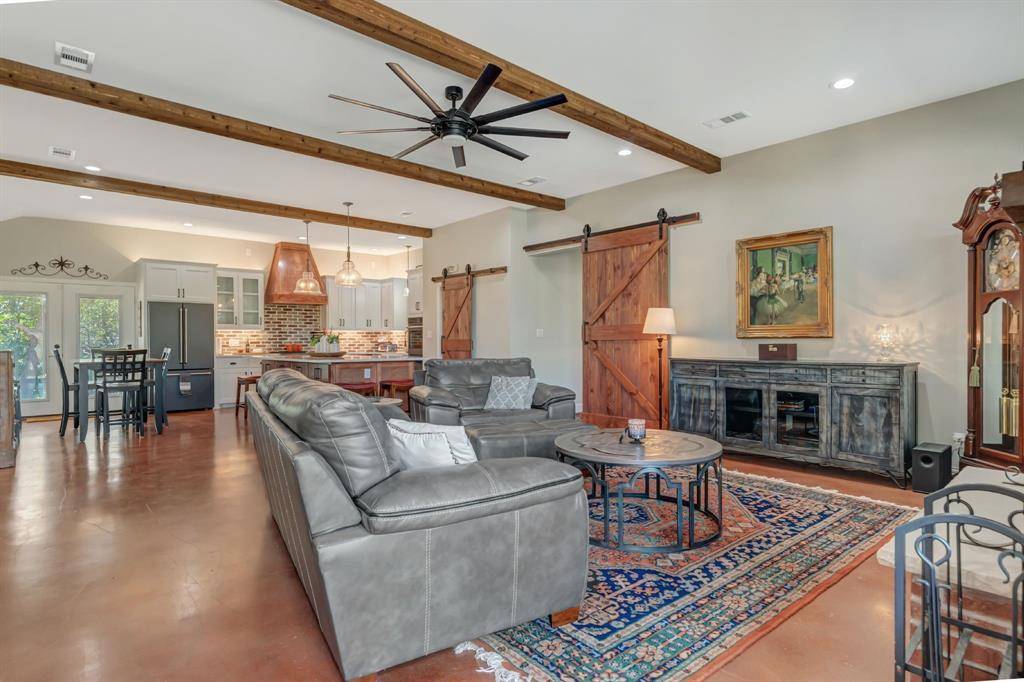 129 Whiskey Ranch Road, Runaway Bay, TX 76426