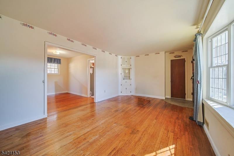 50 Knolls Rd, Bloomingdale Boro, NJ 07403