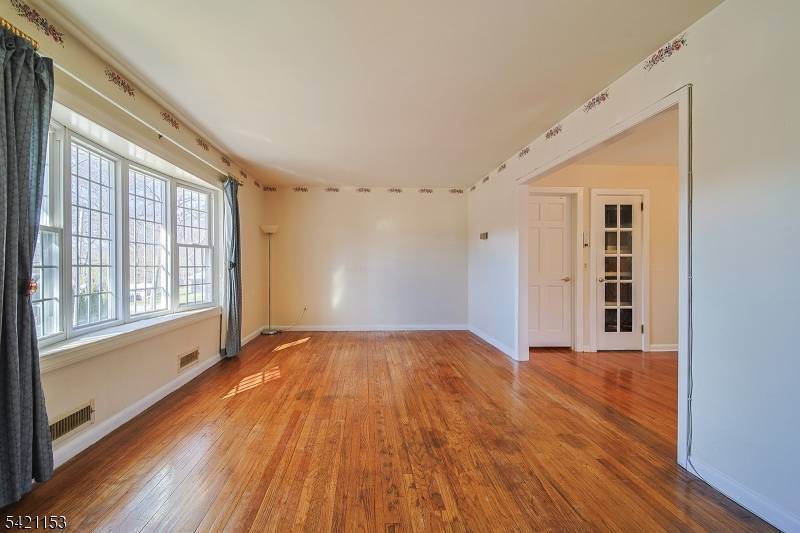 50 Knolls Rd, Bloomingdale Boro, NJ 07403