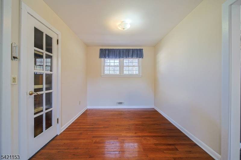 50 Knolls Rd, Bloomingdale Boro, NJ 07403