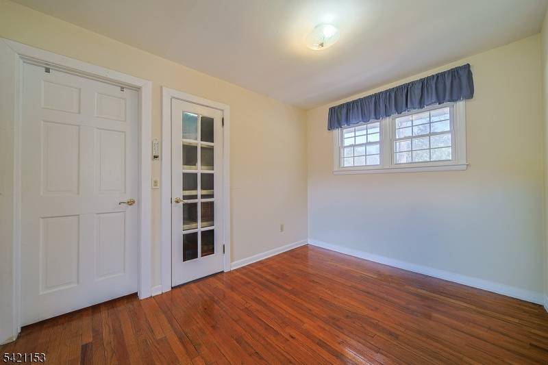 50 Knolls Rd, Bloomingdale Boro, NJ 07403