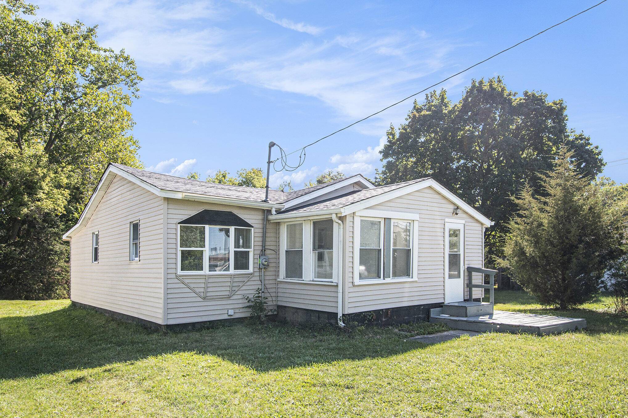 16967 Jones Lake RD, Dewitt Twp, MI 48906