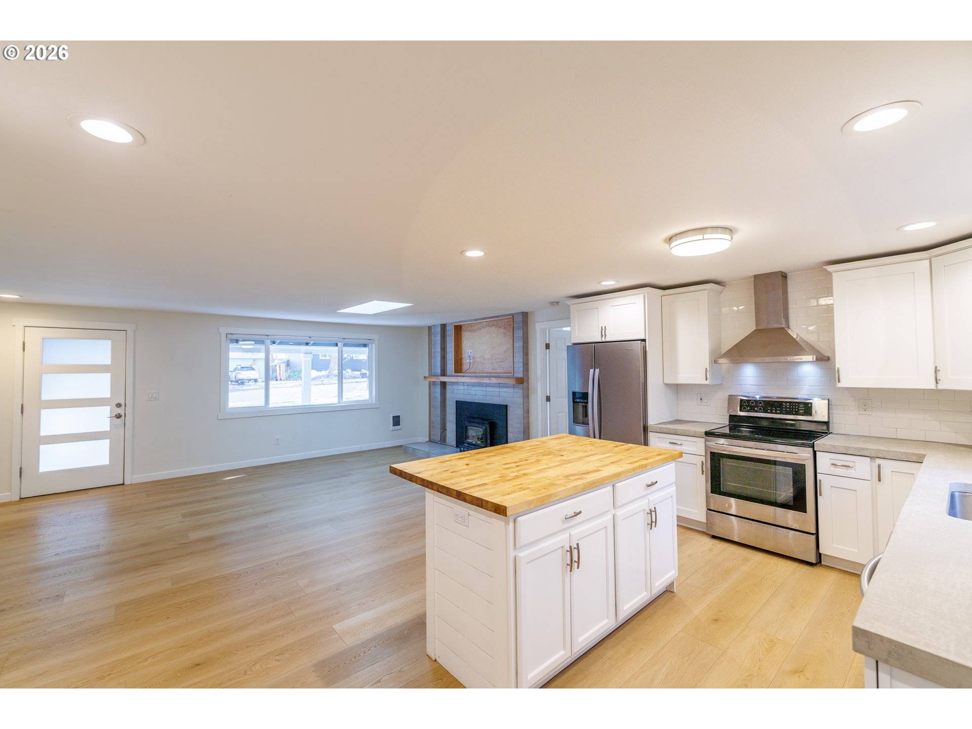 1382 NE DROST DR, Bend, OR 97701