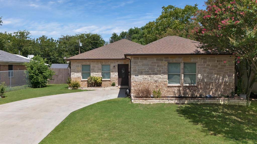 829 Lexington Drive, Lancaster, TX 75134