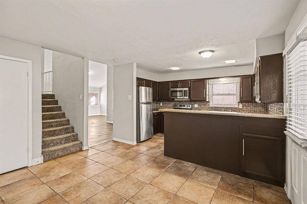 1606 Hawthorne Drive, Arlington, TX 76012