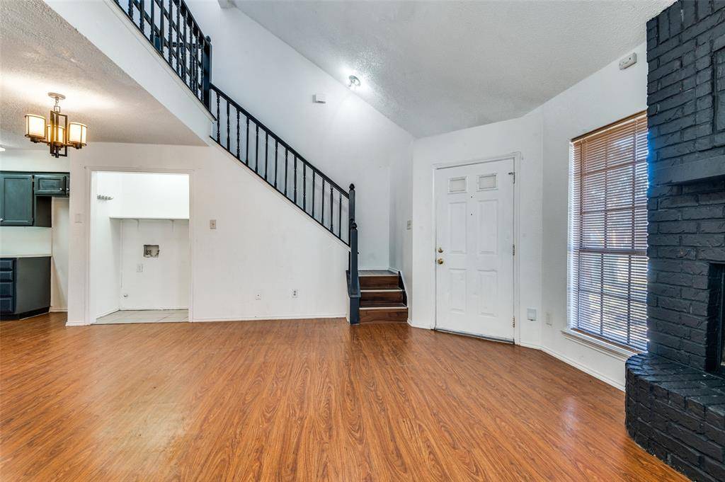 1201 Avondale Court, Arlington, TX 76011