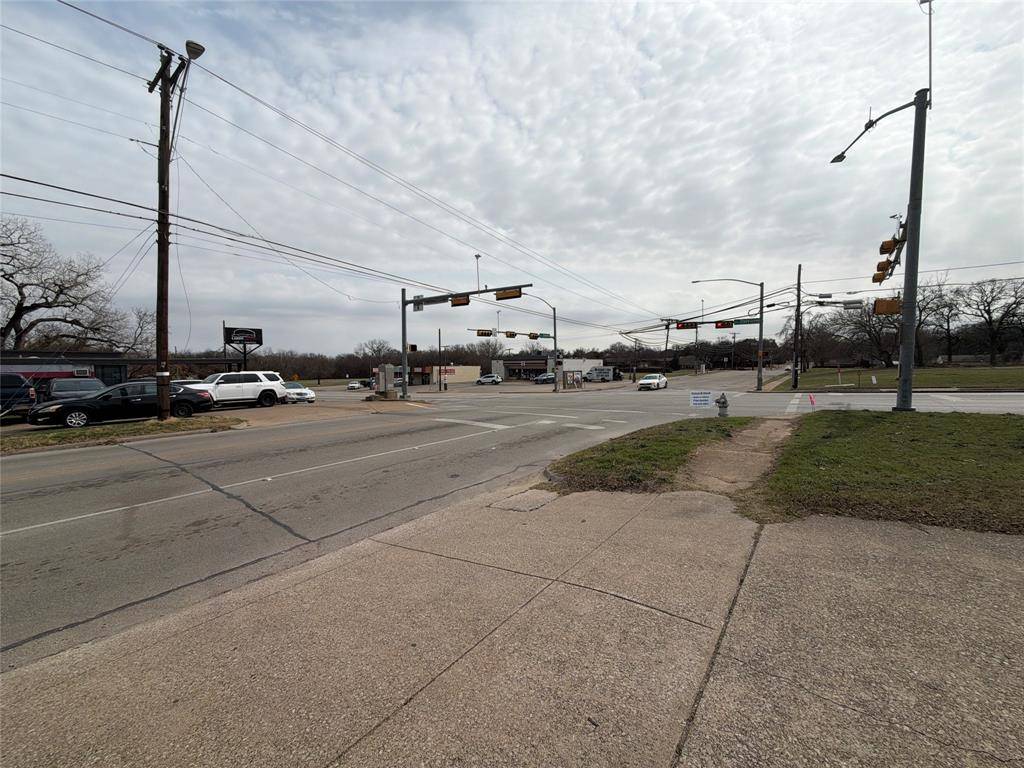 109 W Shady Grove Road, Irving, TX 75060