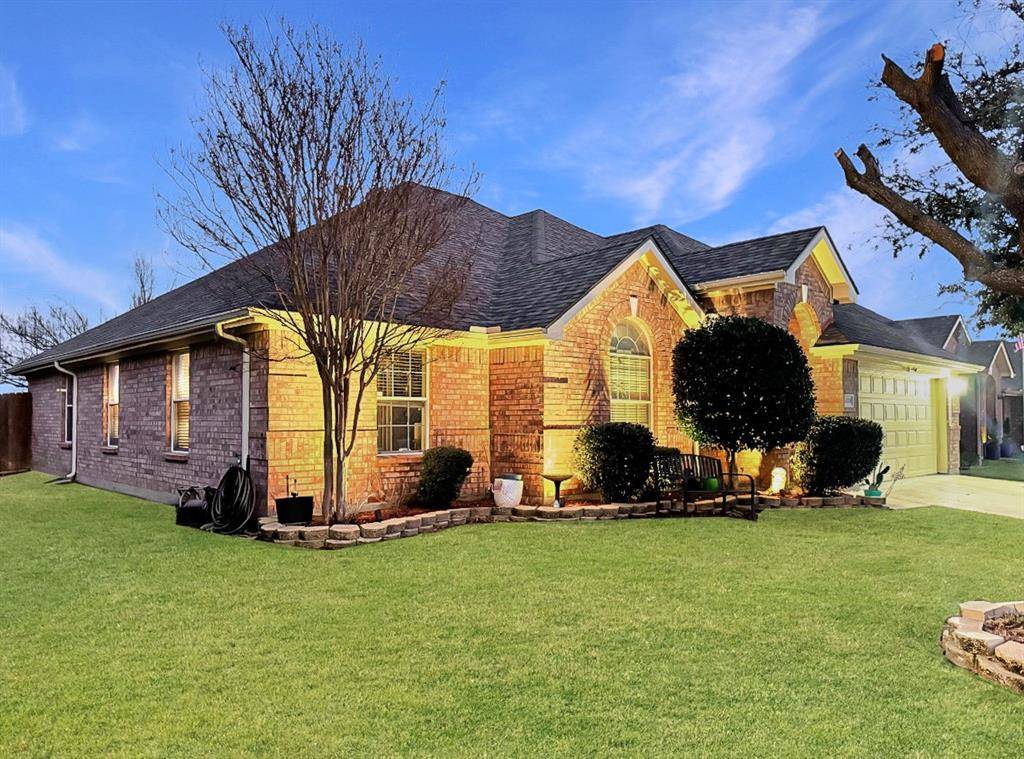 5228 Lake Grove Drive, Grand Prairie, TX 75052