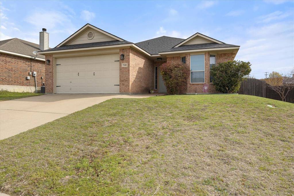7105 Crenshaw Drive, Benbrook, TX 76126