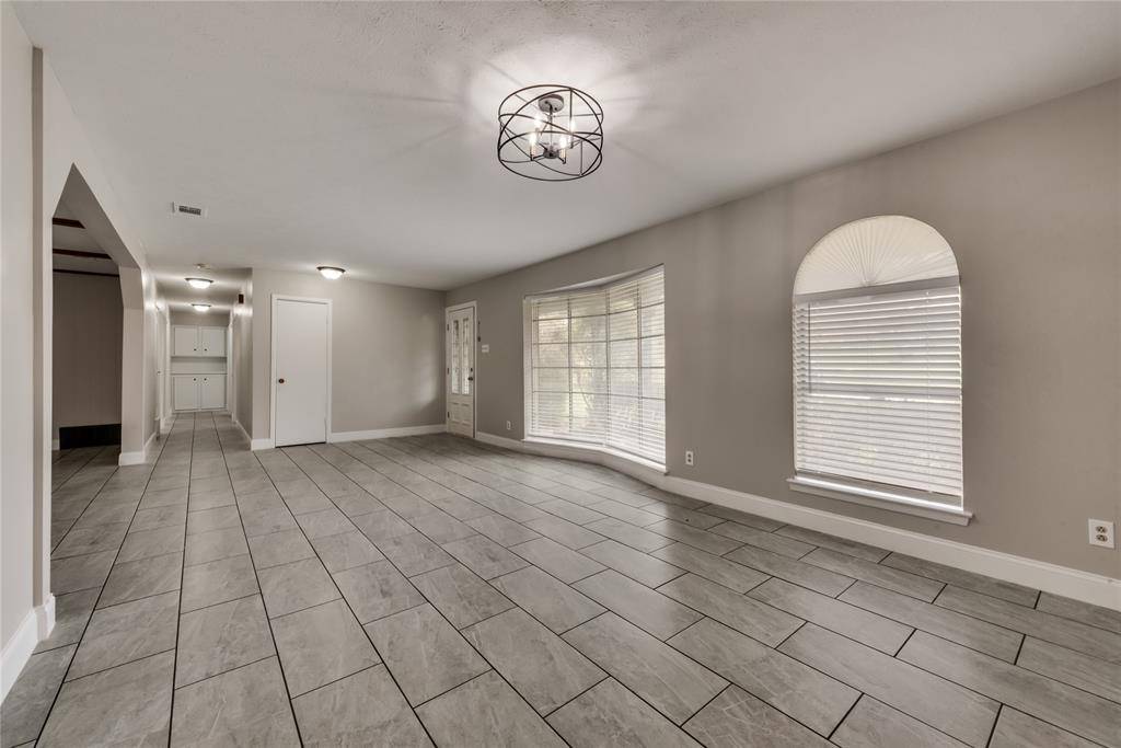 926 Hampshire Street, Grand Prairie, TX 75050