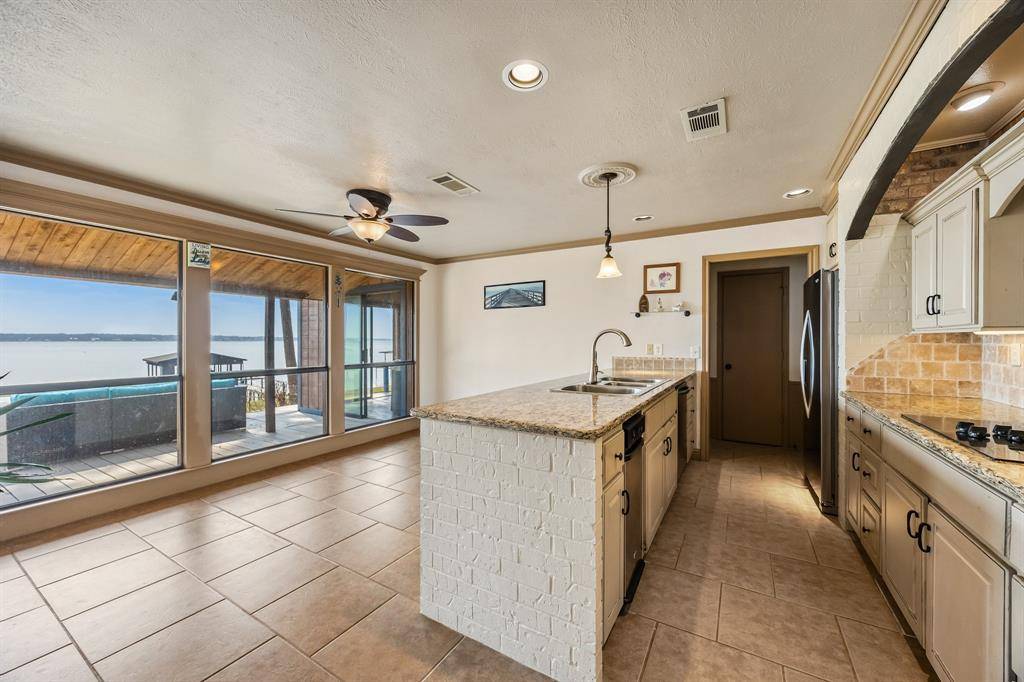 18409 Shore Drive, Kemp, TX 75143