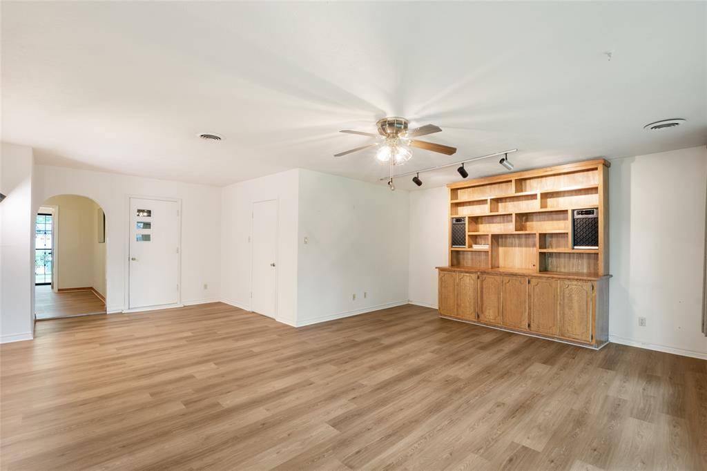 1905 Easy Street, Arlington, TX 76013