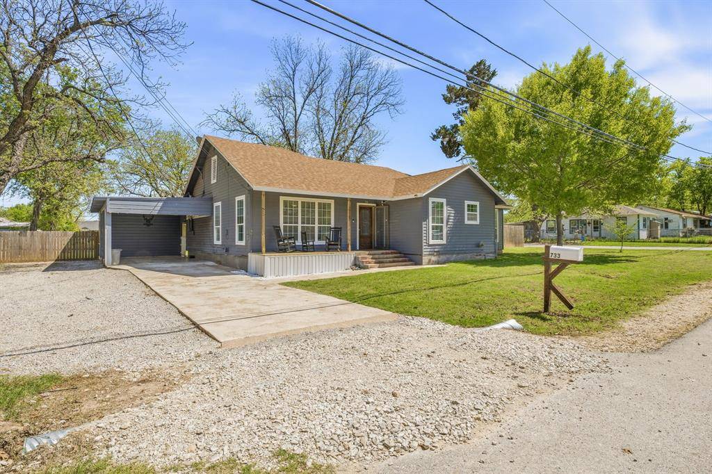 733 S Austin Street, De Leon, TX 76444
